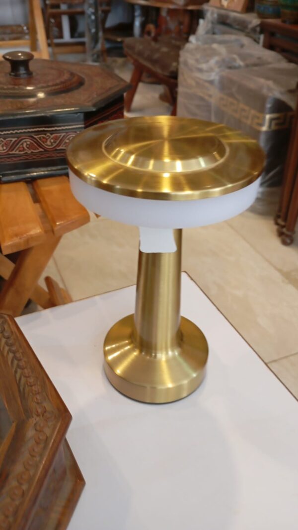 Metal touch sensor lamp
